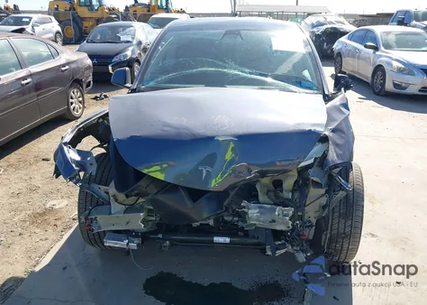 2022 Tesla Model Y Long Range Dual Motor All-Wheel Drive z USA, uszkodzony, nr VIN 7SAYGAEE1NF534290